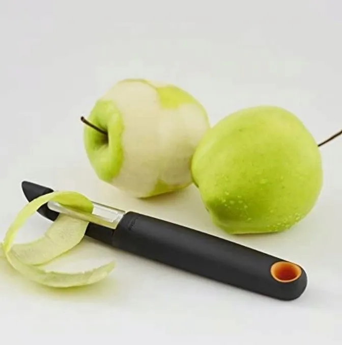 fiskars-obieraczka-pionowa-functional-form