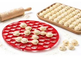 forma-do-uszek-55-uszek-pieroznica-26cm-pierogi-ravioli-wykrawacz-plastik