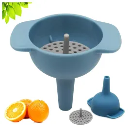 lejek-z-sitkiem-do-butelek-przelewania-napojow-przetworow-uchwytami-9cm