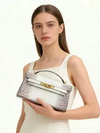 shein-elegancki-kuferek-z-efektem-krokodyla-i-zlota-klamra-24x13cm-1la