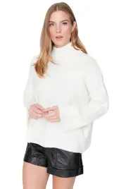 trendyol-bialy-sweter-damski-z-golfem-i-luznym-fasonem-l-5ea