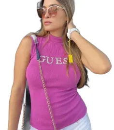 guess-rozowa-bluzka-bez-rekawow-z-napisem-z-cyrkoni-s-gga