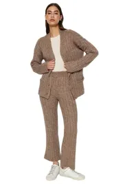 trendyol-komplet-damski-sweter-i-spodnie-prazkowane-bezowy-m-5ea