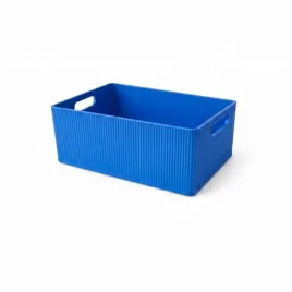 organizer-niebieski-pojemnik-z-uchwytami-na-drobiazgi-kable-biuro