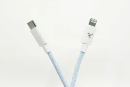 kabel-2-4a-usb-c-do-apple-lightning-niebieski-1m-the-leshy