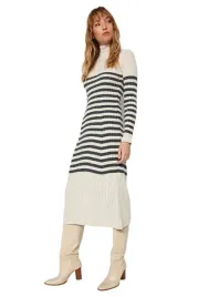 trendyol-sweterkowa-sukienka-midi-w-paski-z-golfem-m-5ea