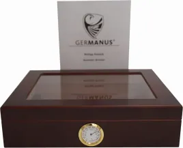 humidor-germanus-brazowy-z-higrometrem-i-nawilzaczem-50-cygar-105x25-cm