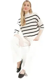 trendyol-komplet-damski-sweter-w-paski-i-spodnie-ecru-s-5ea