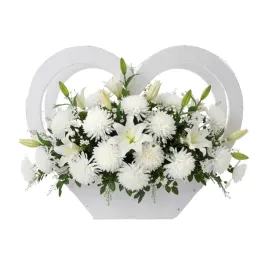 drewniane-biale-serce-statuetka-kosz-na-kwiaty-dekoracja-nagrobna-30x35-cm