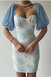 sukienka-elegancka-mini-z-bufkami-niebieskie-kwiaty-na-bialym-tle-l-5ga