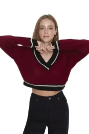 trendyol-krotki-sweter-damski-z-dekoltem-v-w-paski-s-5ea