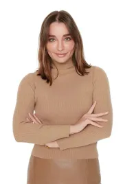 trendyol-sweter-damski-bezowy-z-golfem-i-bufiastymi-rekawami-l-5ea