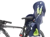 fotelik-rowerowy-walaroo-blue-cechy-dodatkowe-miekka-wysciolka-odblaski-oslona-paski-zabezpieczajace-nogi-regulacja-podnozka-system-szybkiego-montazu-trzypunktowe-pasy-bezpieczenstwa-wodoodprone-siedzenie-wyprofilowane-oparcie-na-kask-zdejmowana-tapicerka
