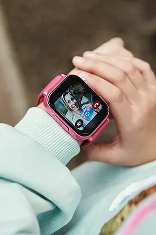 2x-smartwatch-maxcom-fw-59-kiddo-4g-pink-ksztalt-koperty-kwadratowa