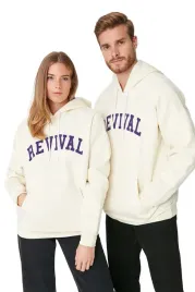trendyol-man-bluza-meska-z-kapturem-kremowa-z-nadrukiem-revival-s-5da
