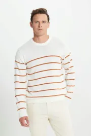 sweter-meski-bialy-w-pomaranczowe-paski-okragly-dekolt-s-5ga