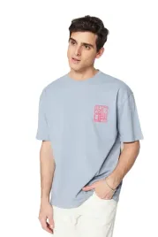 trendyol-man-meski-t-shirt-niebieski-z-nadrukiem-na-przodzie-s-5da