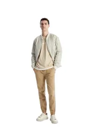 lc-waikiki-spodnie-meskie-casual-bezowe-z-mankietem-na-nogawkach-28-5da