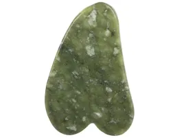 kamien-gua-sha-masazer-twarz-pielegnacja-kobieta-uroda-kamien-jadeitu