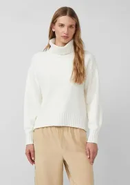 s-oliver-bialy-cieply-sweter-z-golfem-i-zebrowanymi-wykonczeniami-42-6ea