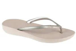 fitflop-japonki-damskie-srebrne-na-lato-z-logo-41-6ia