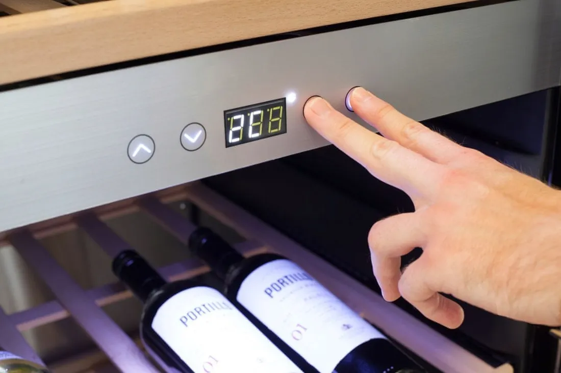 chlodziarka-do-wina-caso-winechef-pro-126-2d