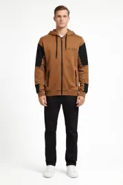 guess-brazowa-bluza-meska-z-kapturem-i-czarnymi-wstawkami-xs-gga