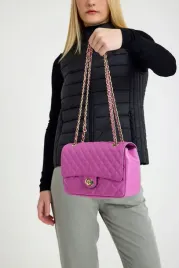 guess-fioletowy-puchowy-kuferek-pikowany-ze-zlotym-zapieciem-26-16-7-gga