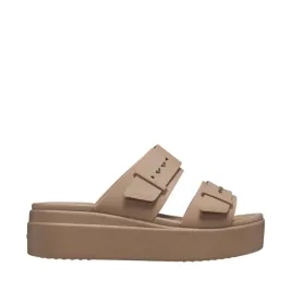 nd05-k4020-38-39-207431-2q9-klapki-damskie-crocs-brooklyn-low-bezowe-207431
