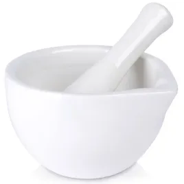 mozdzierz-do-przypraw-porcelanowy-bialy