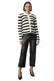 trendyol-sweter-damski-krotki-w-paski-z-guzikami-s-5ea-s-5-a