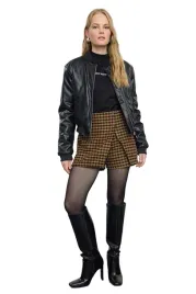 trendyol-krotkie-spodenki-damskie-w-pepitke-z-zaszewkami-40-5ea