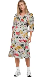 only-sukienka-damska-biala-w-kwiaty-midi-rekaw-3-4-m-jpa