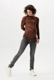 supermom-brazowa-bluzka-ciazowa-z-dlugim-rekawem-i-wzorem-xxl-6fa