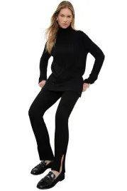 trendyol-czarny-komplet-damski-sweter-i-spodnie-prazkowane-s-5ea-s-5-a