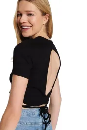 trendyol-czarna-dopasowana-bluzka-z-wiazaniem-i-otwartymi-plecami-s-5ea