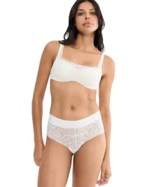 triumph-body-make-up-illusion-lace-shorty-ecru-36