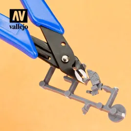 2x-cazki-vallejo-t08001-tools-sprue-and-photo-etch-cutter