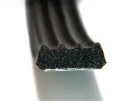 uszczelka-drzwi-okna-samoprzylepna-czarna-8x3-mm-1-mb