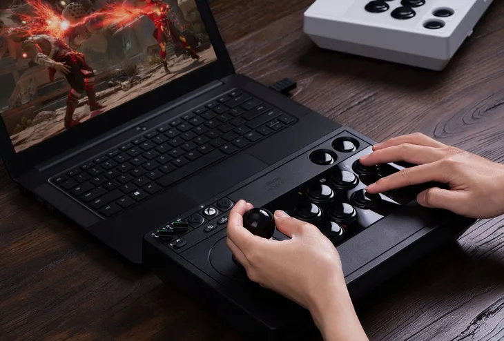 2x-pad-8bitdo-arcade-stick-xbox-pc-white-waga-z-opakowaniem-2-47-kg-stan-nowy