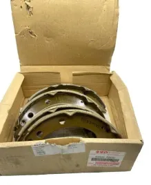 54600-77k00-000-szczeki-hamulca-recznego-oe-suzuki