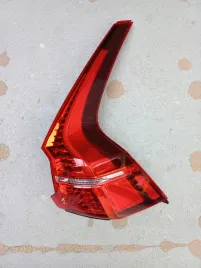 31689690-lampa-tylnia-prawa-oryginal-oe-volvo-xc60-2021-26-2-0l-4-2018-20