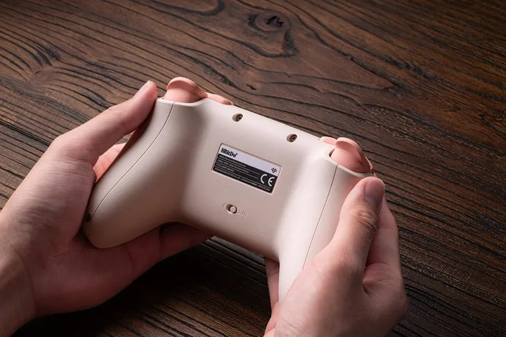 pad-bezprzewodowy-8bitdo-ultimate-2c-peach-hall-effect-2-4g-android-pc-kod-producenta-6922621506102