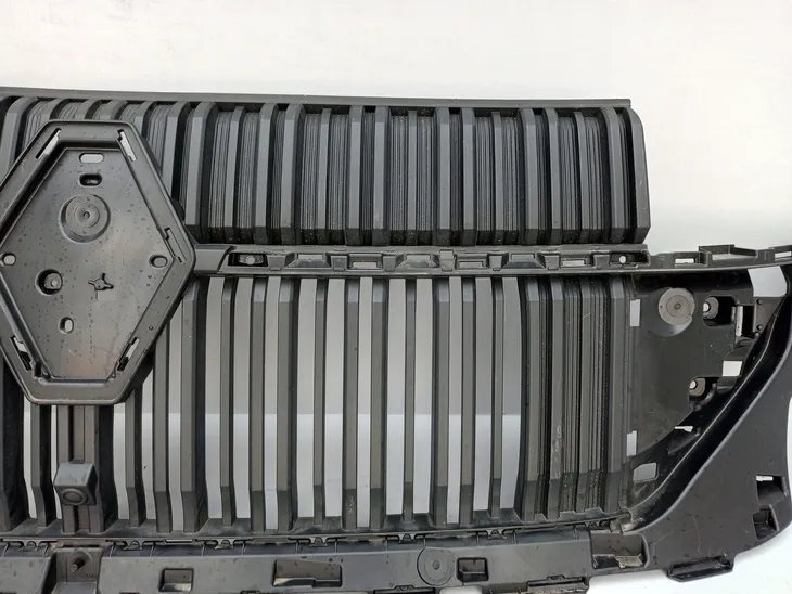 atrapa-renault-master-iv-24greater-strona-zabudowy-przod