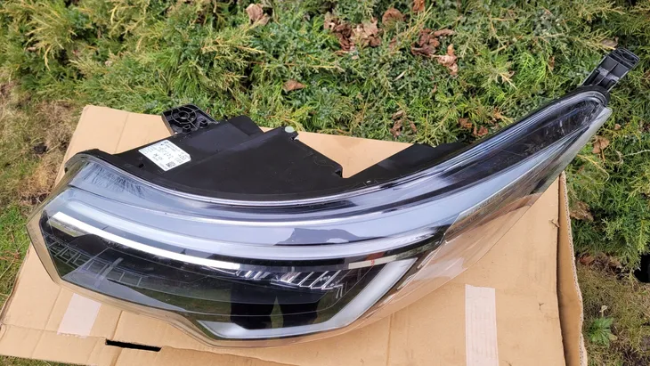 reflektor-renault-trafic-14greater-led-le-strona-zabudowy-lewa