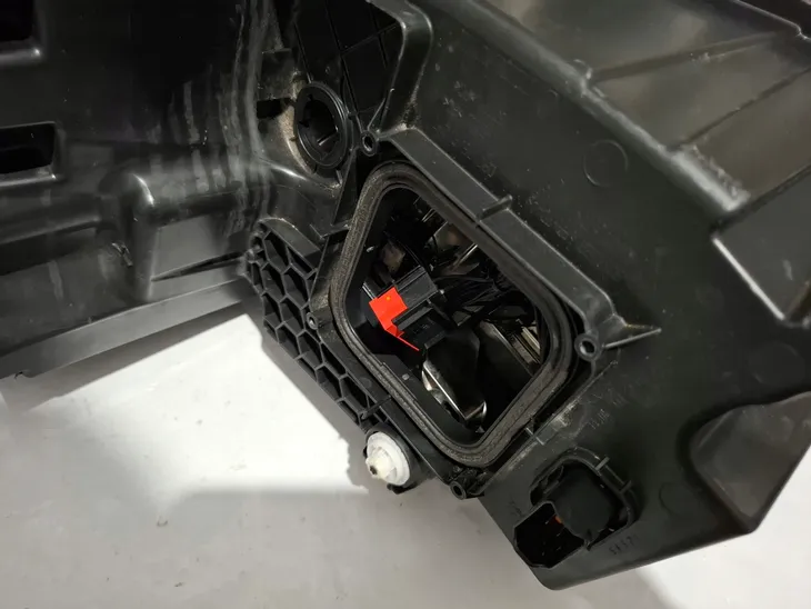 reflektor-renault-trafic-14greater-led-pr-stan-nowy-strona-zabudowy-prawa