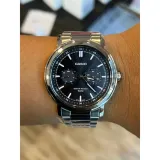 zegarek-casio-timeless-mtp-e335d-1evdf-plec-produkt-meski