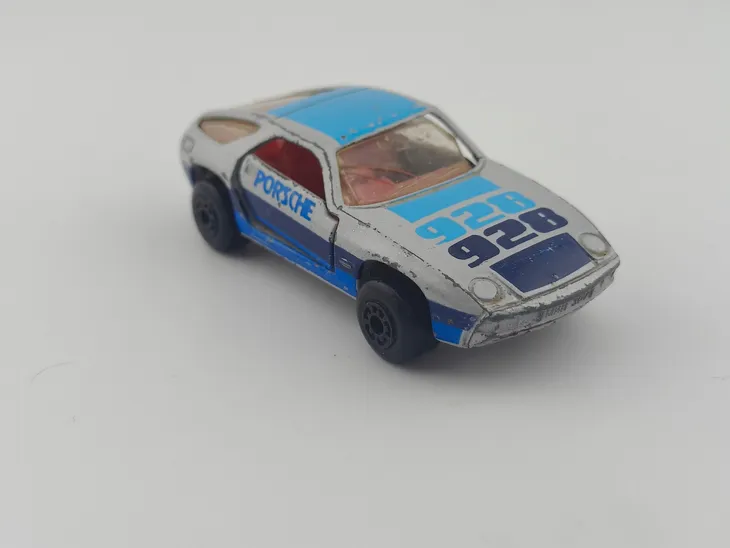 matchbox-porsche-928-stan-nowy