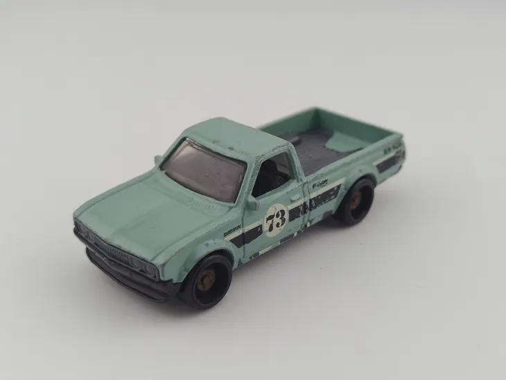 hot-wheels-datsun-620
