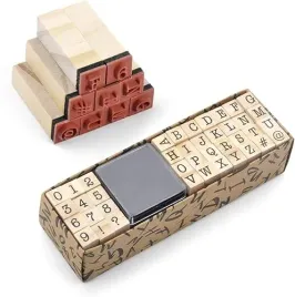 czesciowy-zestaw-drewnianych-stempli-z-alfabetem-stemple-z-literami-zestaw